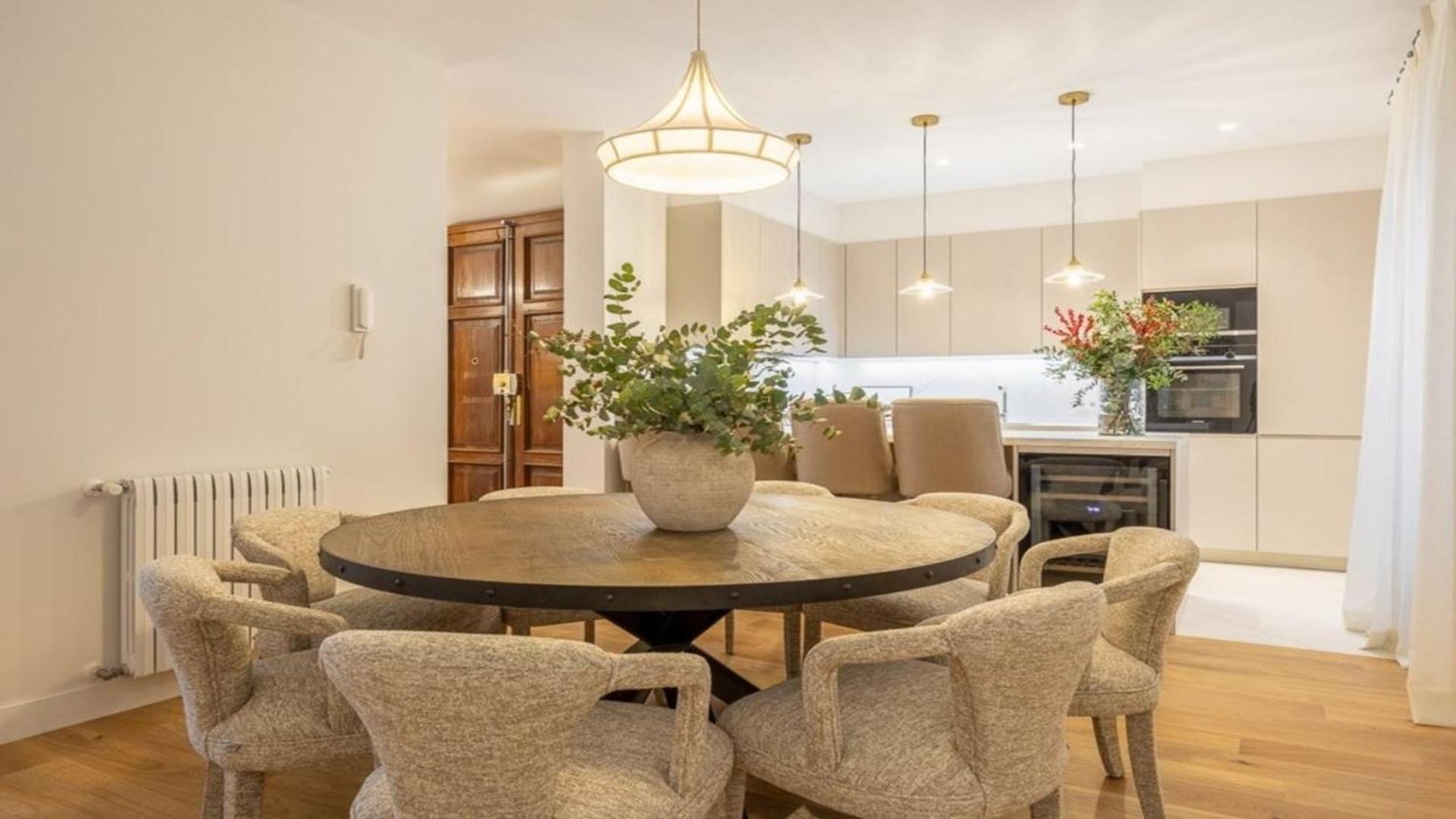 Bright 4 Bed Flat * Londra