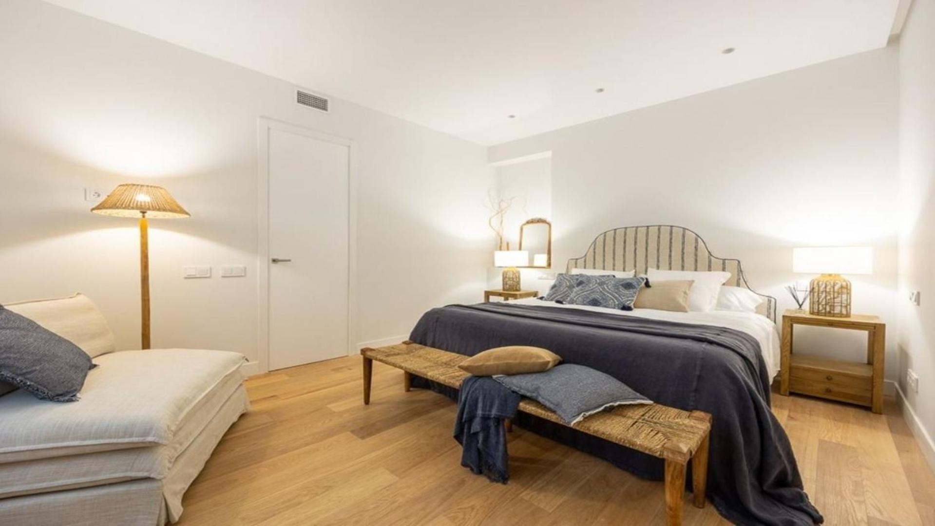 Bright 4 Bed Flat * Londra